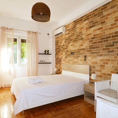 A Modern Rustic Cosy Apartment At The Foot Of Mount Lycabettus Atenas Exterior foto