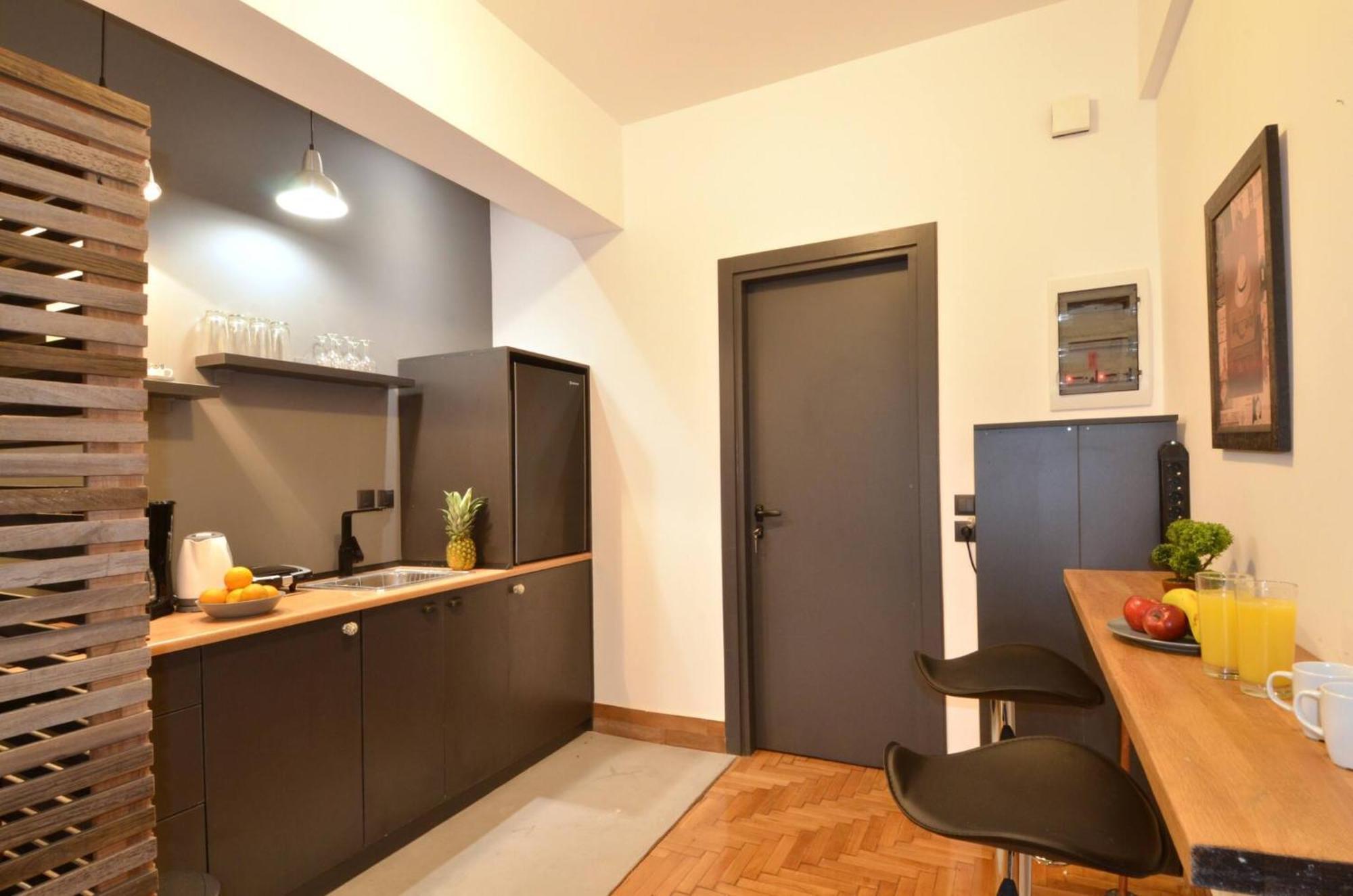A Modern Rustic Cosy Apartment At The Foot Of Mount Lycabettus Atenas Exterior foto