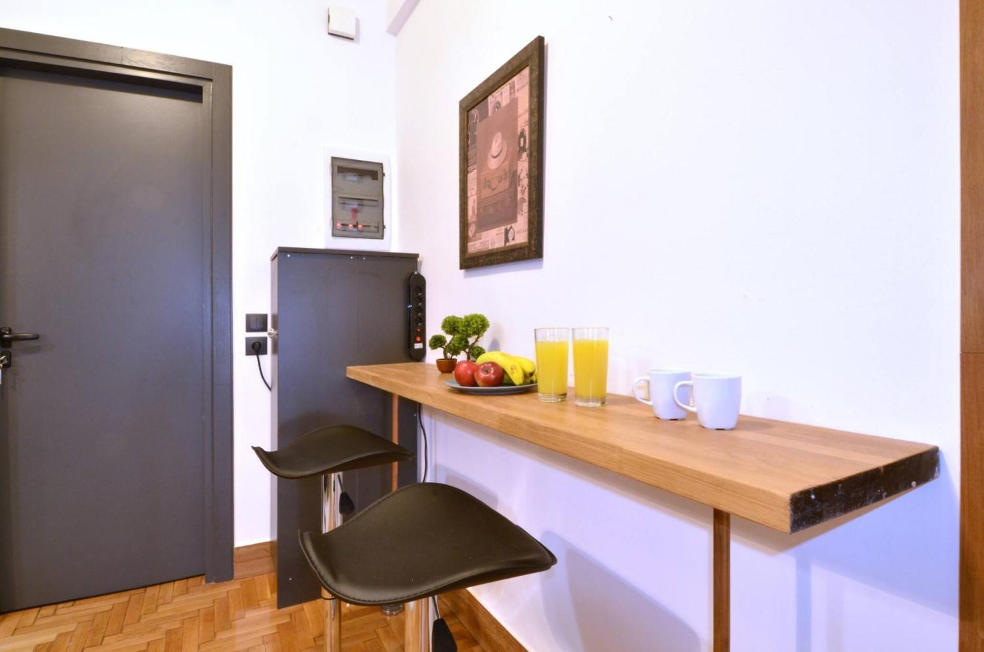 A Modern Rustic Cosy Apartment At The Foot Of Mount Lycabettus Atenas Exterior foto