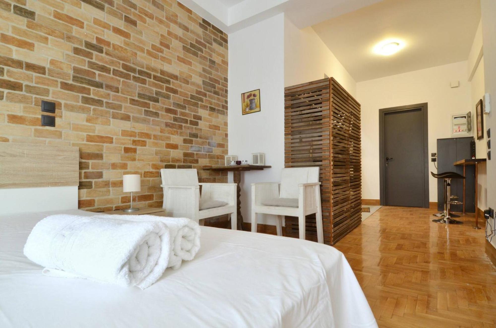 A Modern Rustic Cosy Apartment At The Foot Of Mount Lycabettus Atenas Exterior foto